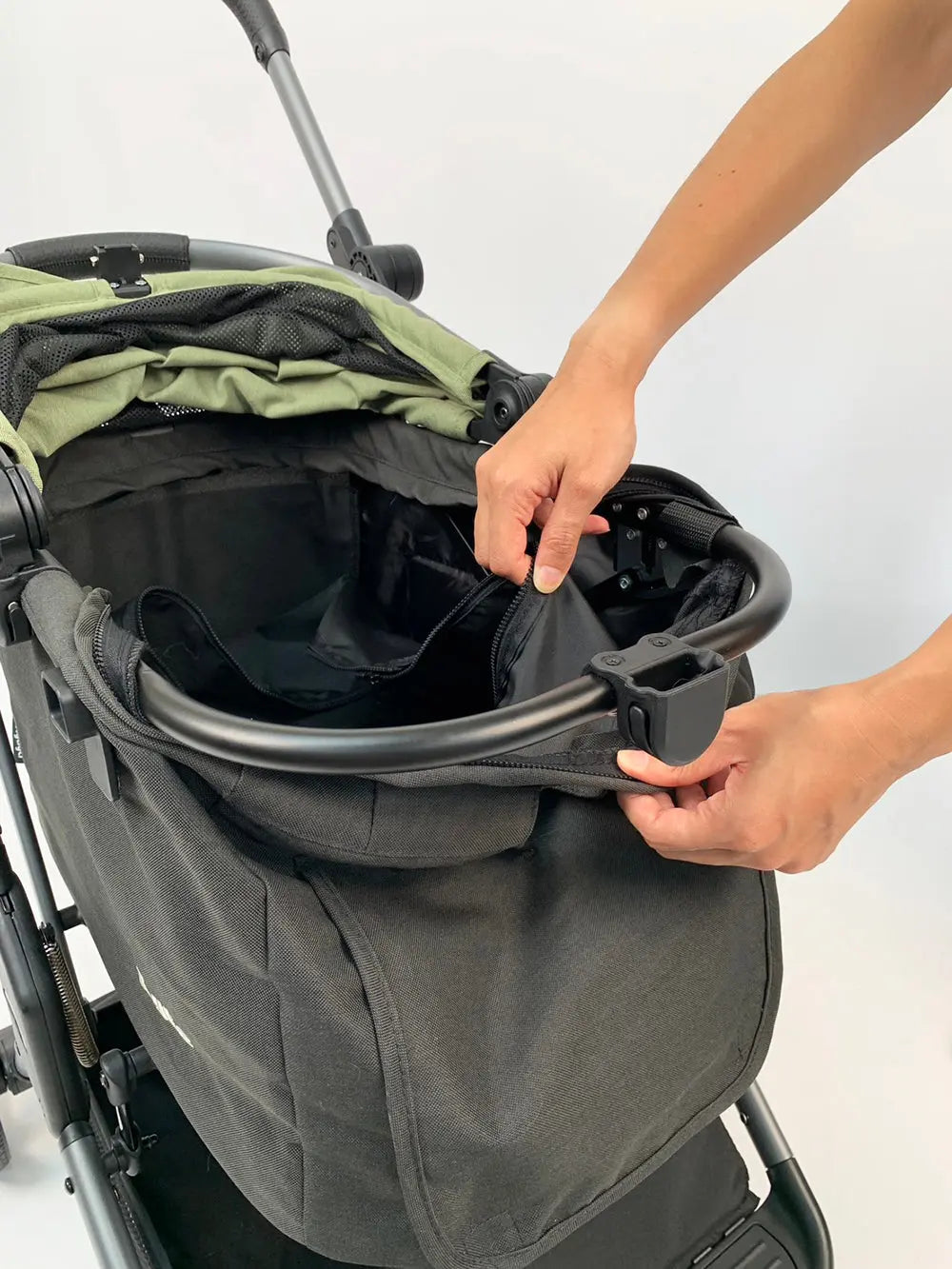 Ibiyaya Lyte 3-In-1 Detachable Pet Stroller Medium Ibiyaya